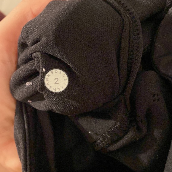 Seamless cut out lululemon pant - Picture 3 of 3